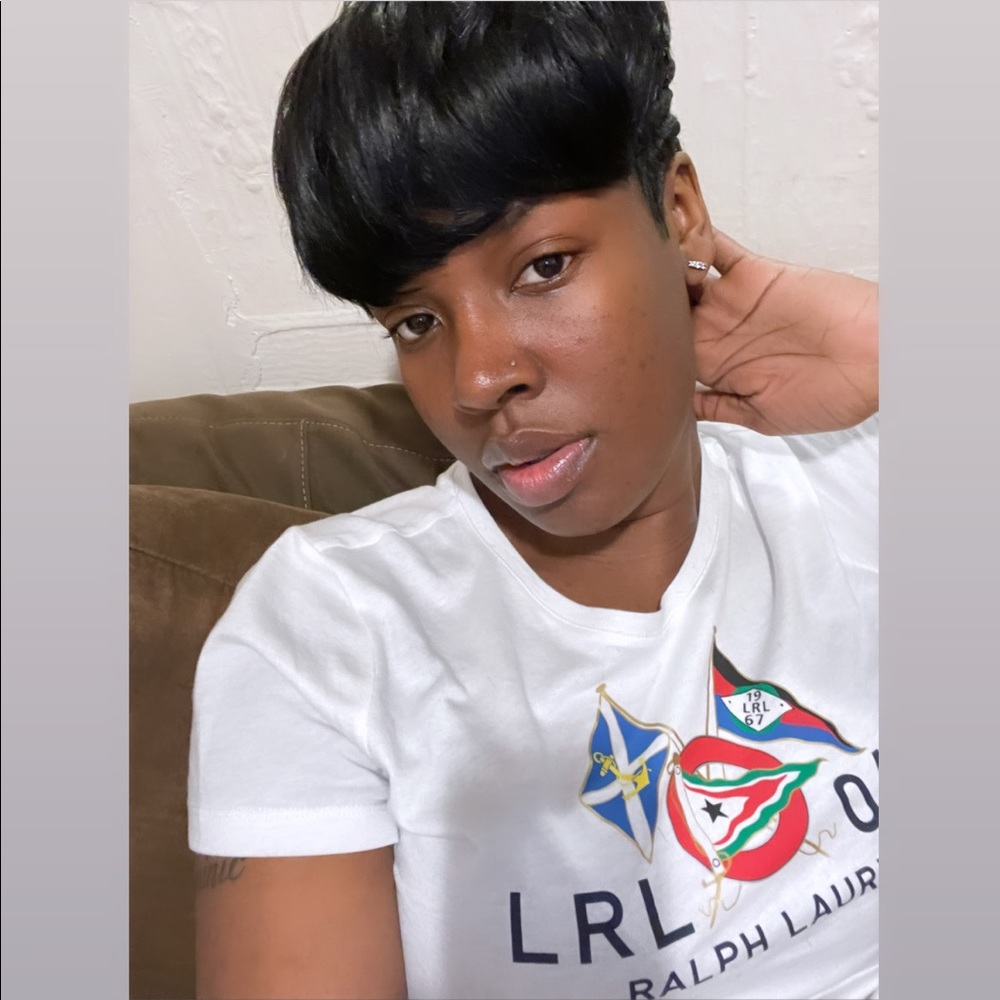Meet your Posher, Dominique